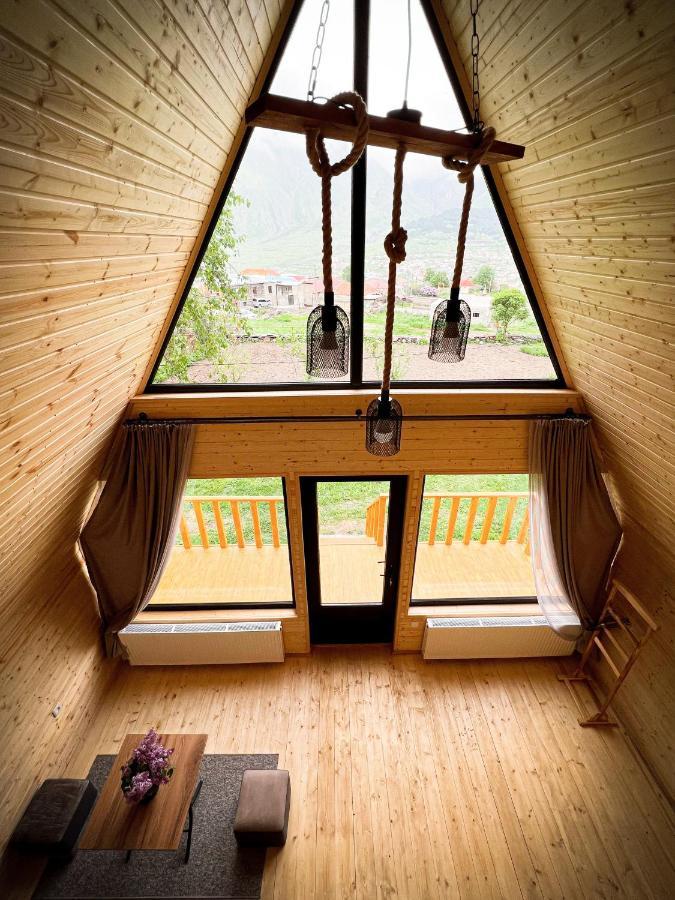Pine Chalet Kazbegi Bagian luar foto