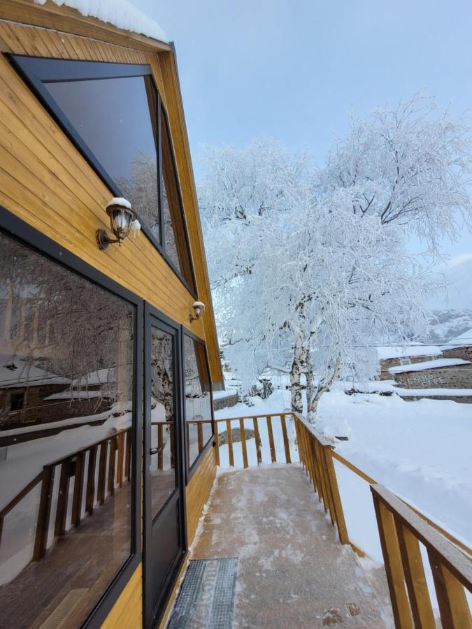 Pine Chalet Kazbegi Bagian luar foto