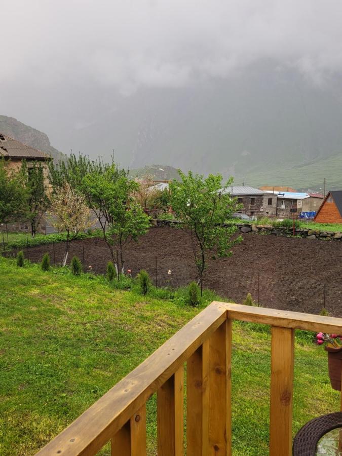 Pine Chalet Kazbegi Bagian luar foto